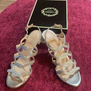 Gorgeous I.Miller Beautiful Shoes size 7M. Silver bling accents